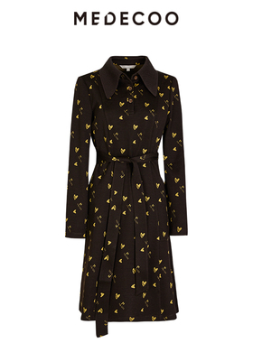MEDECOO/墨蒂珂冬季新款 修身长袖polo领印花连衣裙MHD90410