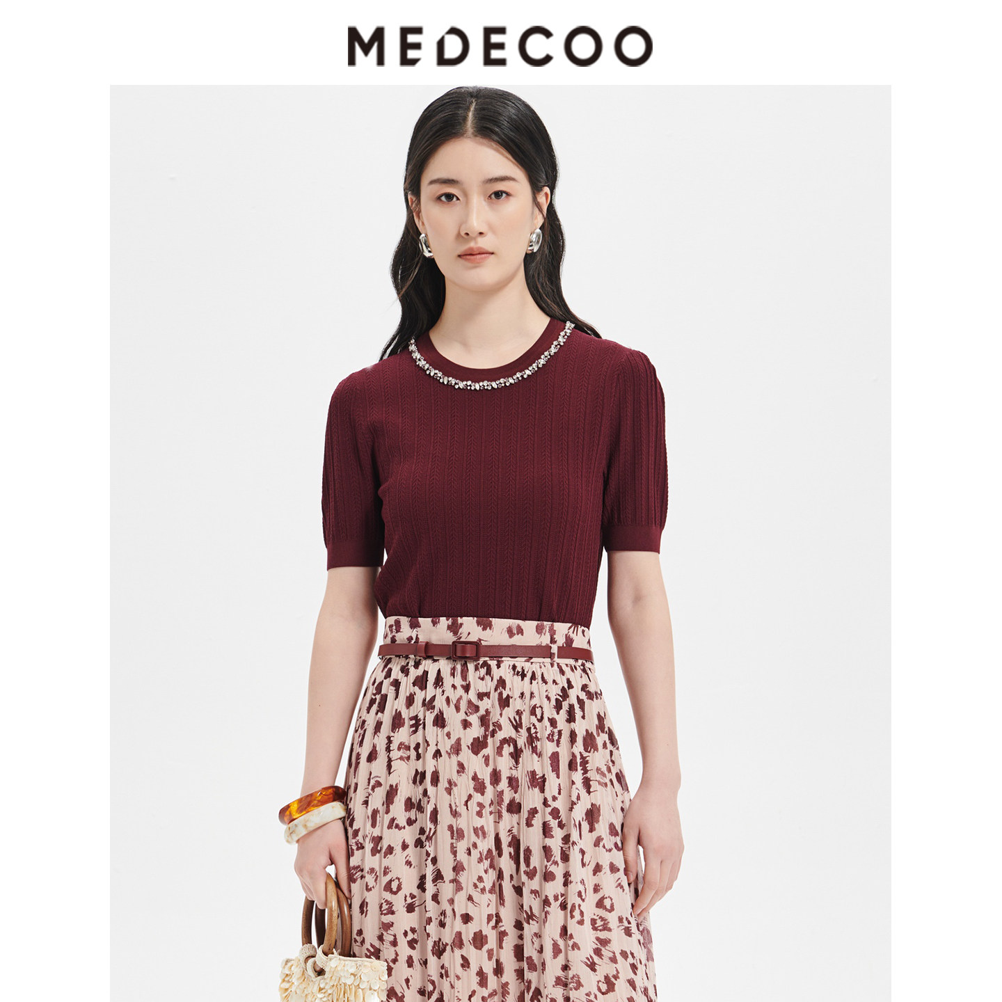 MEDECOO/墨蒂珂2026春新款女钉珠圆领提花短袖针织套头衫MKC40320