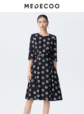 MEDECOO/墨蒂珂2025春季新款 H廓形真丝印花圆领连衣裙女MJC90415