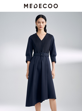 MEDECOO/墨蒂珂秋季新款 修身系带V领不规则摆连衣裙女MIC90409