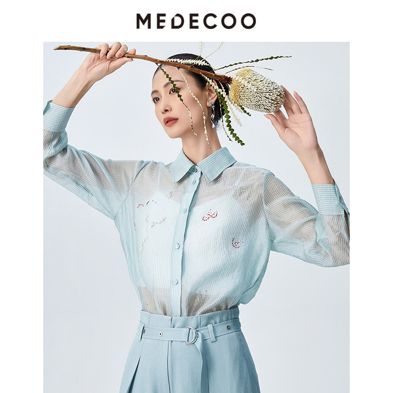 MEDECOO/墨蒂珂2026夏季新款 时尚烫钻条纹微透长袖衬衫MJX50201