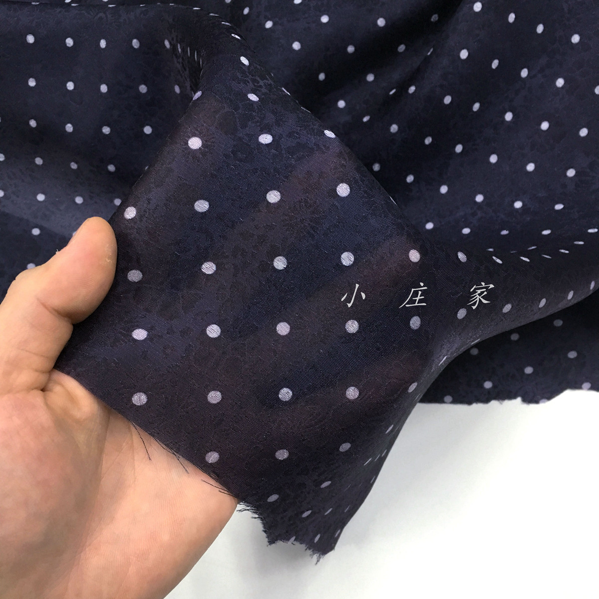半透明深藏青色暗纹花卉点点图案欧根纱面料 夏季 轻薄 亲肤 布料