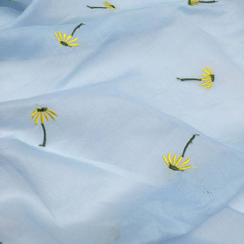 天蓝色半透明刺绣小黄花玻璃纱面料 夏季 轻薄 柔软 裙子 布料