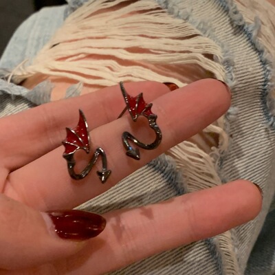 复古黑红恶魔翅膀耳钉女甜酷辣妹风耳环小众设计感耳饰2025新款潮