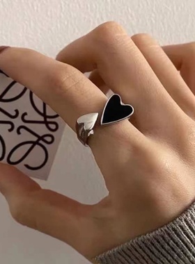 ins网红款黑色爱心戒指女2024年新款潮轻奢小众精致食指戒可调节