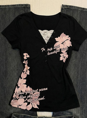 美式复古黑色V领短袖T恤蕾丝拼接粉色花卉印花收腰显瘦纯欲风上衣