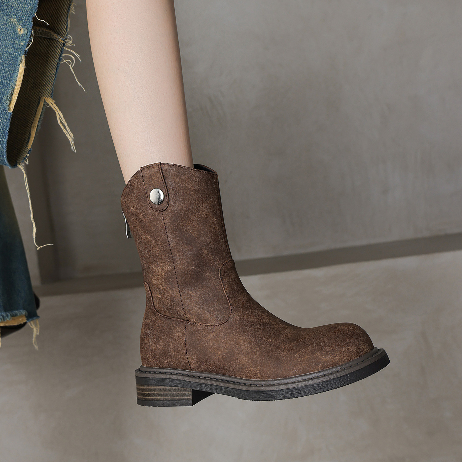 ladyblack复古棕色后拉链短靴女秋冬粗中跟西部大码马丁靴子41-43