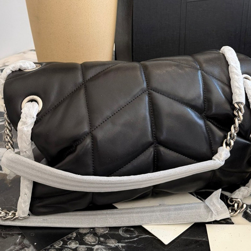 送礼盒 柔软羊皮 黑色V纹百搭大号链条信封翻盖邮差包云朵包