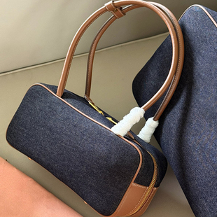 送礼盒牛仔布拼接牛皮手提 miu家字母无长肩带单肩保龄球枕头包女