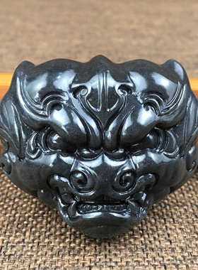 新疆和田玉籽料青花墨玉兽面手把件
