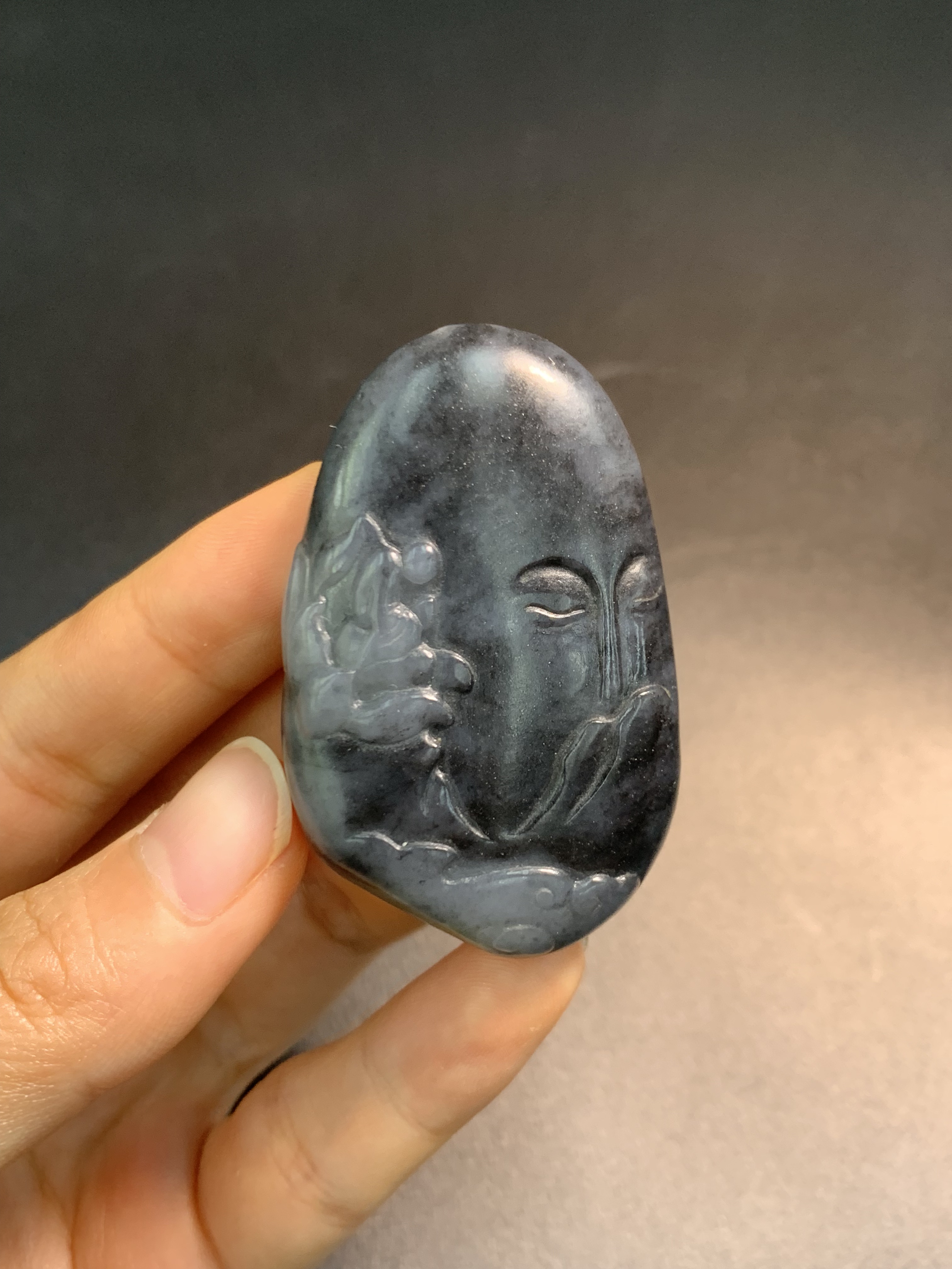 和田玉青花籽料花开见佛挂件