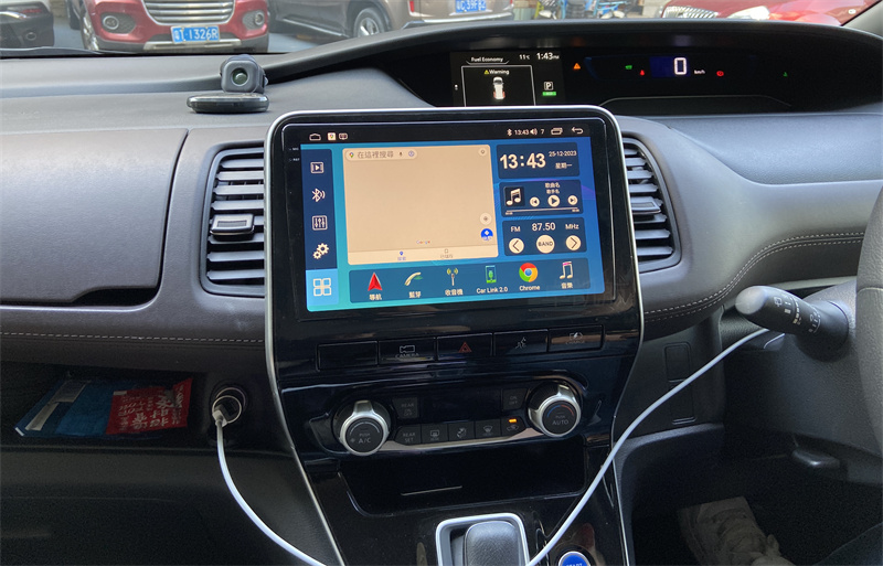 Yulbro日产SerenaC27车载导航