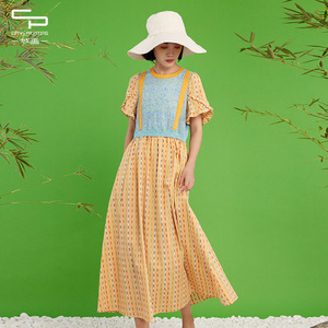 一城画一夏季毛织拼接气质显瘦收腰高腰设计圆领中款连衣裙格子裙