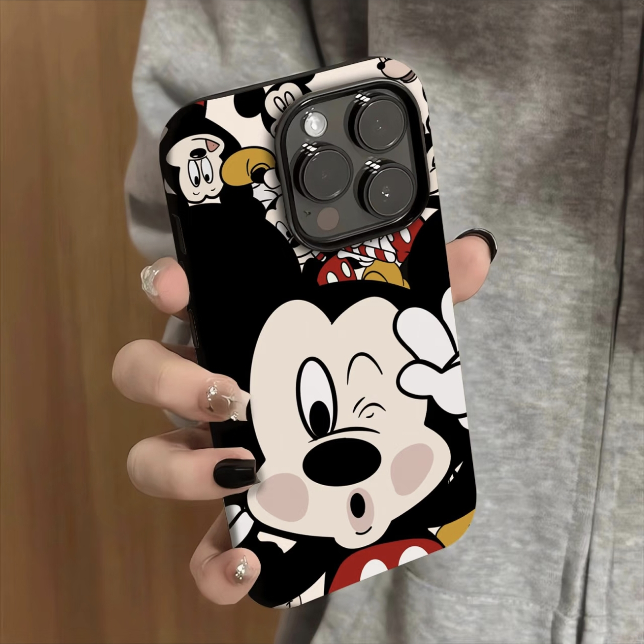 可爱眨眼米奇适用苹果16promax菲林二合一手机壳iPhone15/14/13/12/11新款vivo华为P70小米15oppo防摔保护套