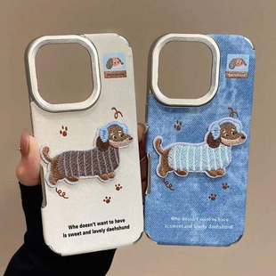 牛仔纹刺绣小狗适用苹果17promax手机壳iPhone16pro秋冬新款15/14plus磨砂13pro电镀镜框12pro高级感11防摔套
