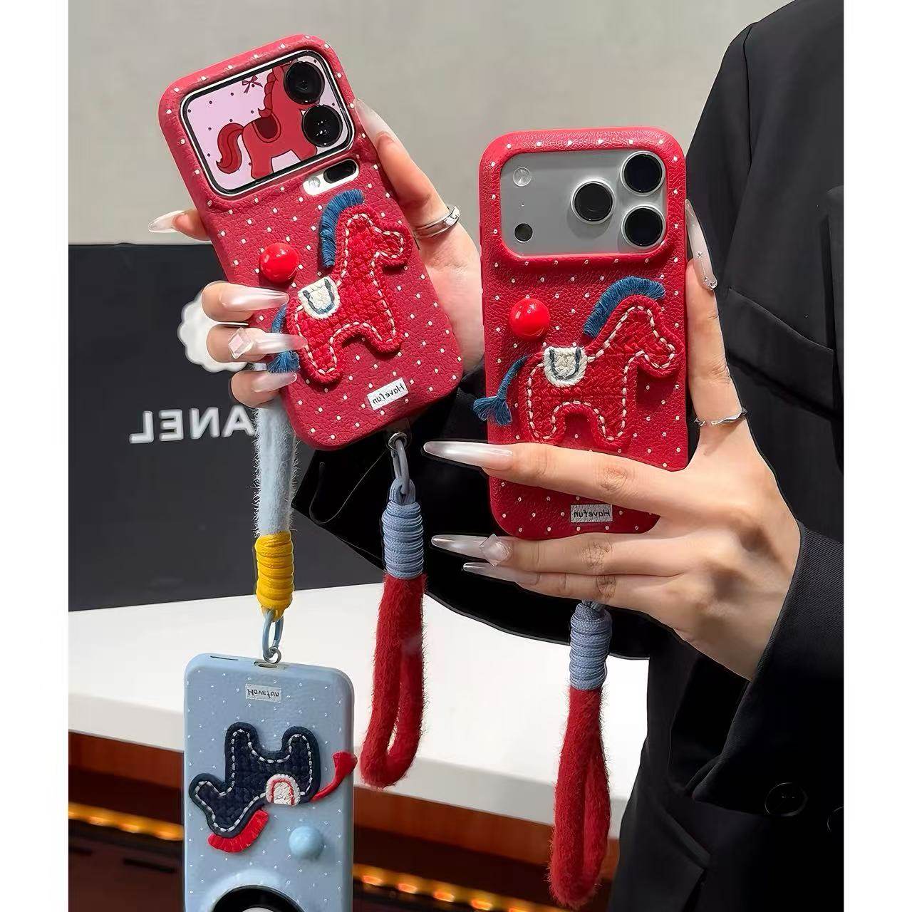 波点刺绣小马挂绳适用苹果17/16promax皮革纹手机壳iPhone15/14/13pro全包防摔vivo华为p70小米17oppo情侣套,3C数码配件,手机保护套/壳,淘宝优惠券,粉丝福利购,淘宝优惠卷