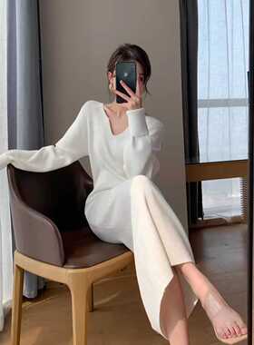 FT GUOGE白色针织连衣裙女2024秋冬新款V领法式配大衣内搭打底裙
