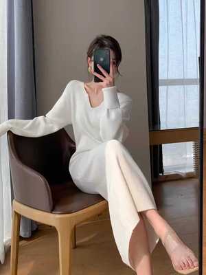 2024秋冬新款内搭白色V领法式