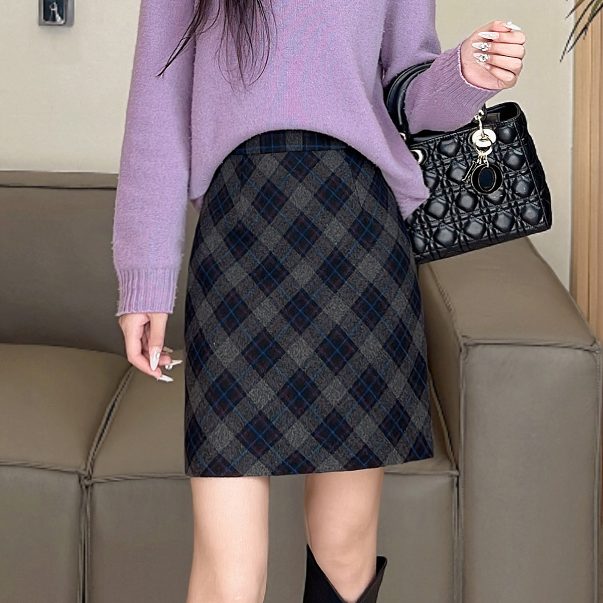 羊毛呢格纹短裙女2025冬季新款高腰格子A字半身裙气质显瘦包臀裙
