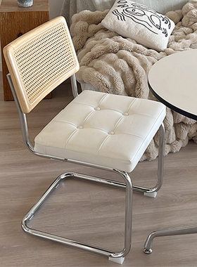 实木藤编法式奶油风餐椅家用中古白色餐桌椅设计师瓦西里化妆椅子