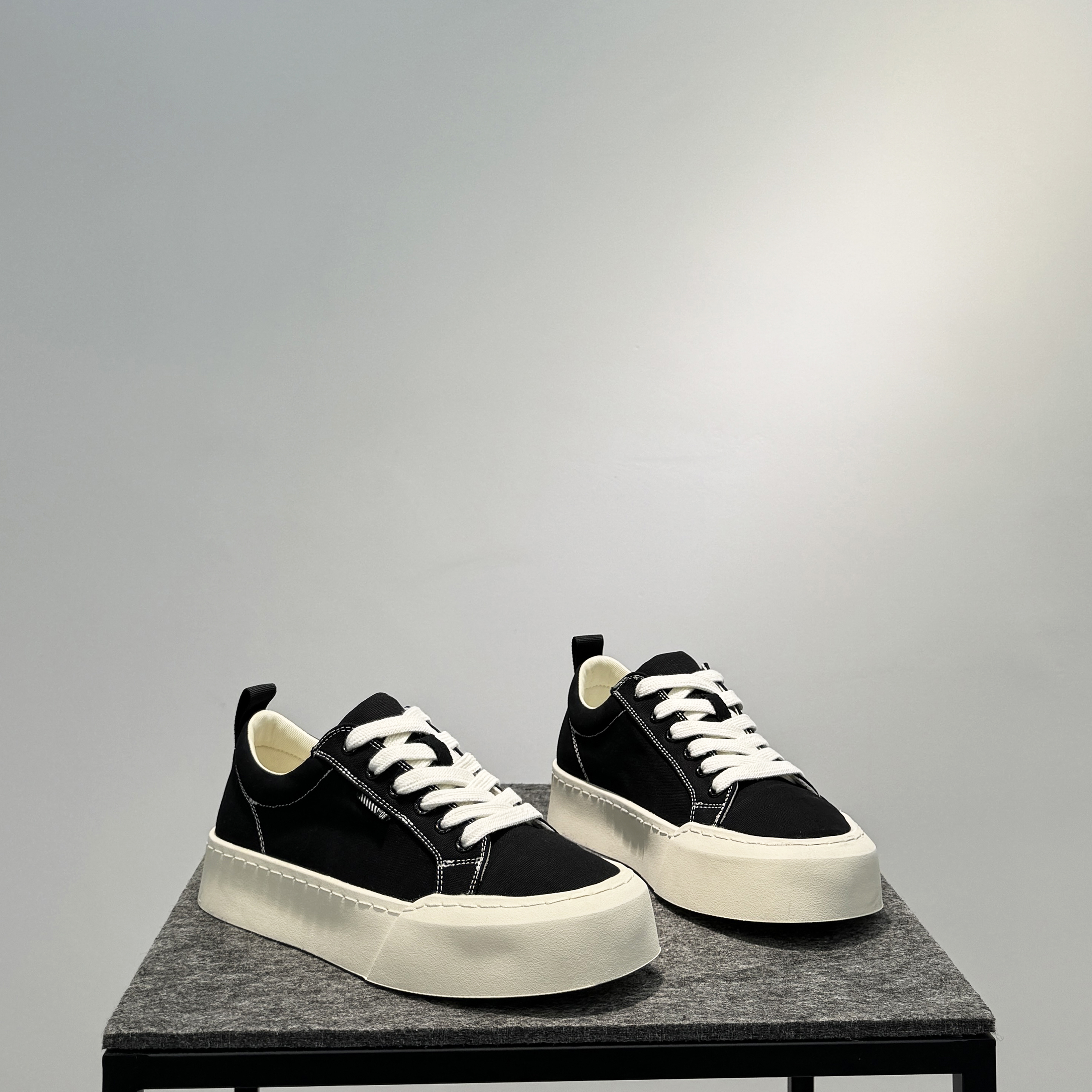 布面透气休闲板鞋低帮系带板鞋男