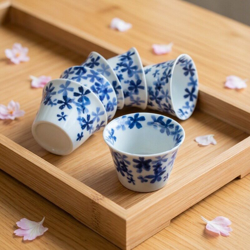 日式手绘釉下彩青花瓷茶杯图片