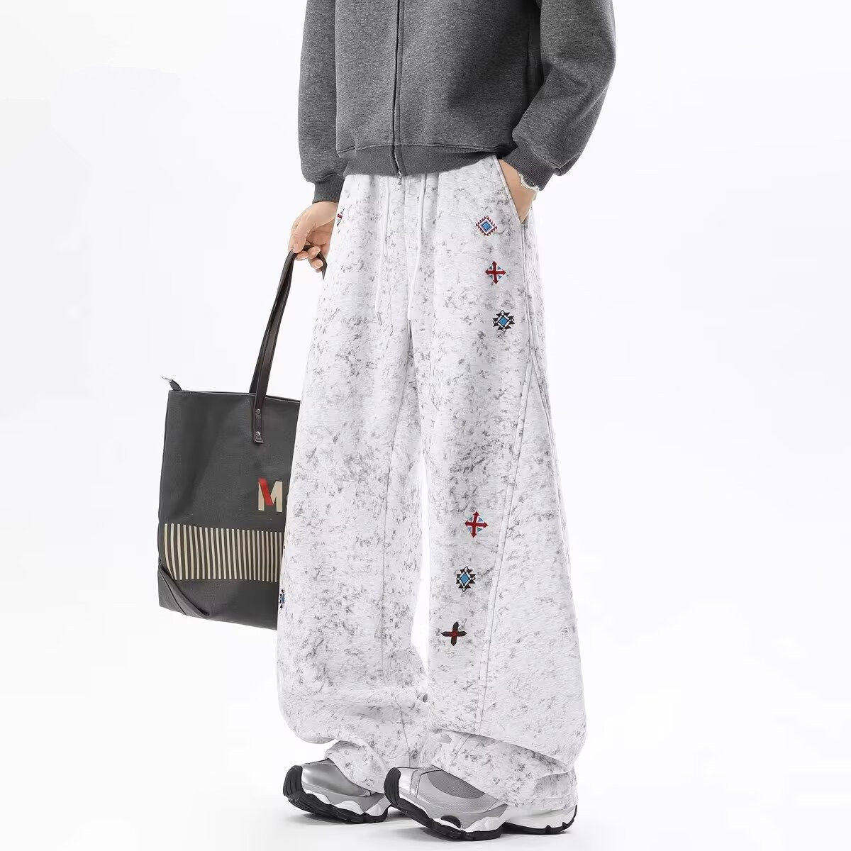 黑色美式刺绣弯刀卫裤男春季重磅扎染复古裤子斜切运动休闲微喇裤