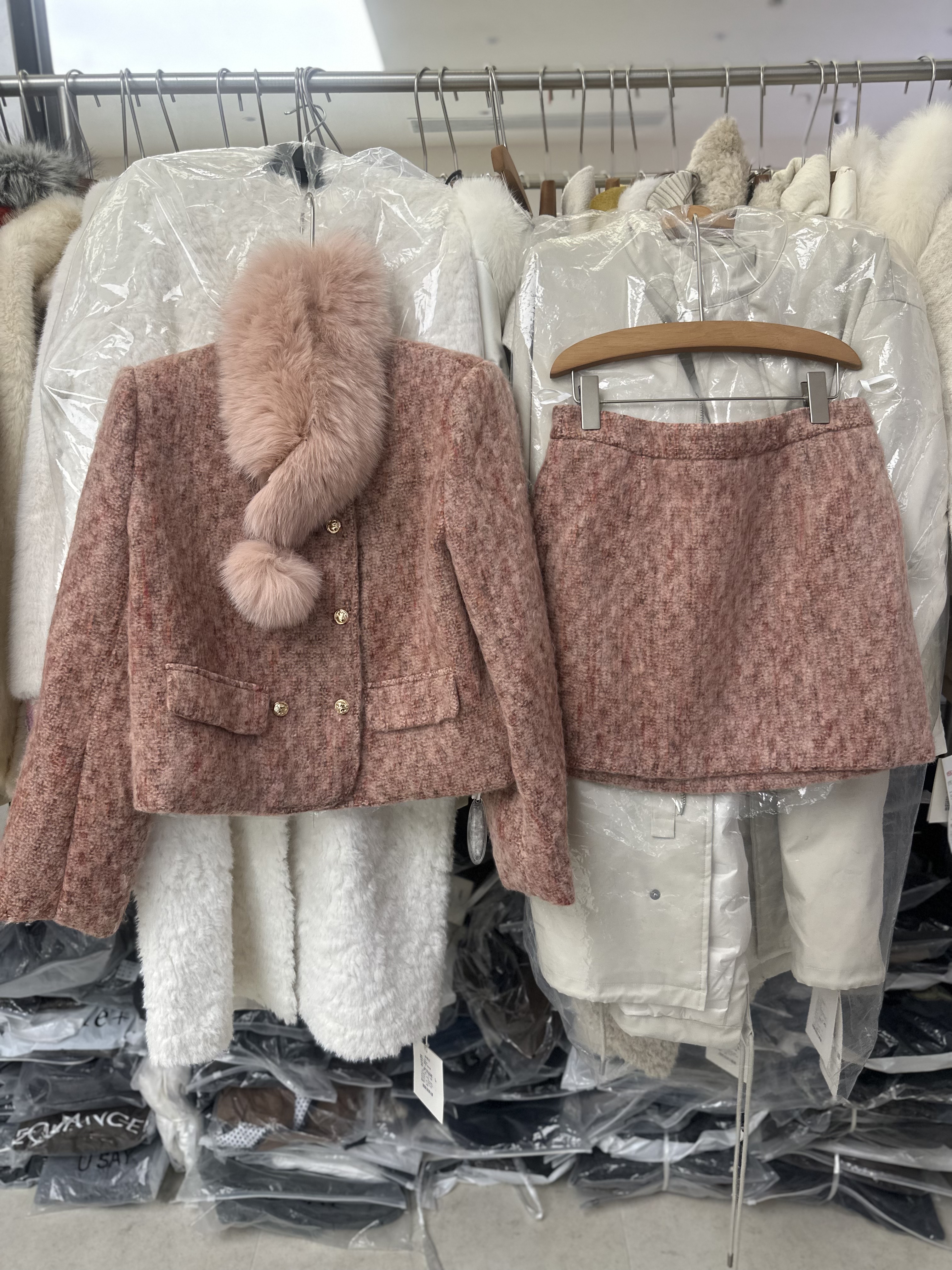 SY韩系新款时尚高品质小香风加羽绒短外套带毛毛围脖高腰短裙套装