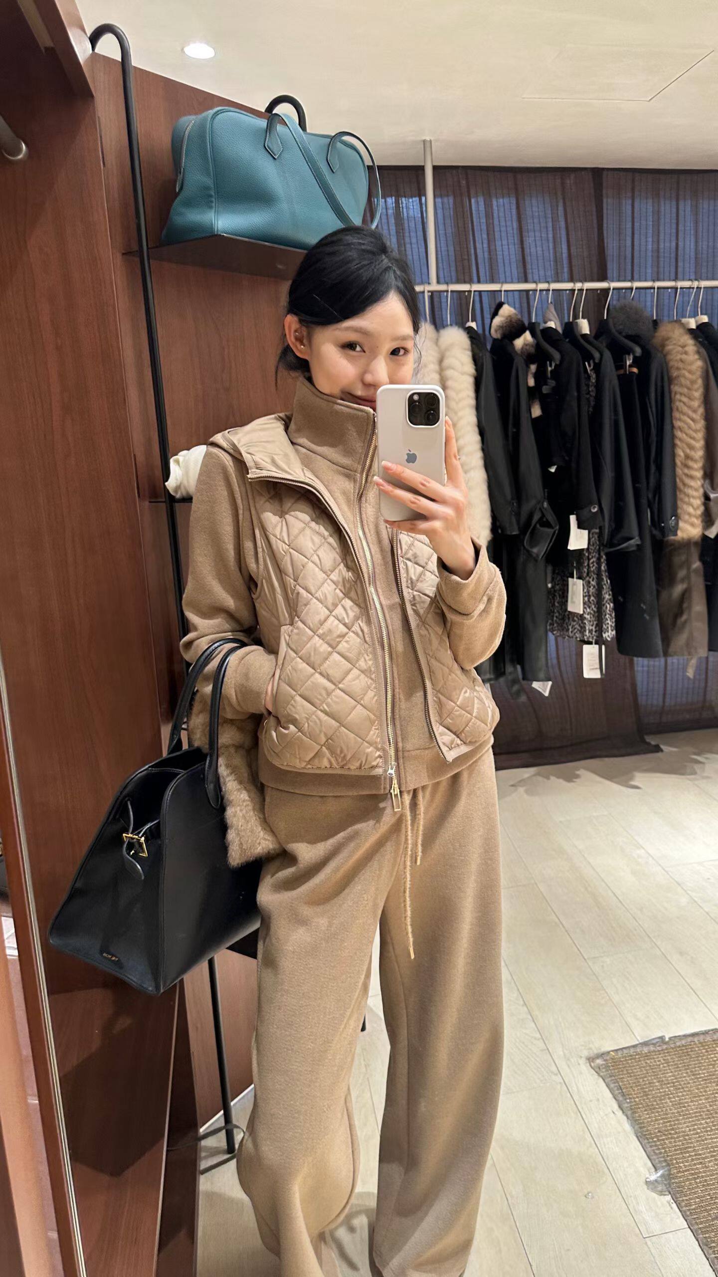 韩系新时尚高品质立领长袖拉链外套松紧腰休闲裤带连帽马甲三件套