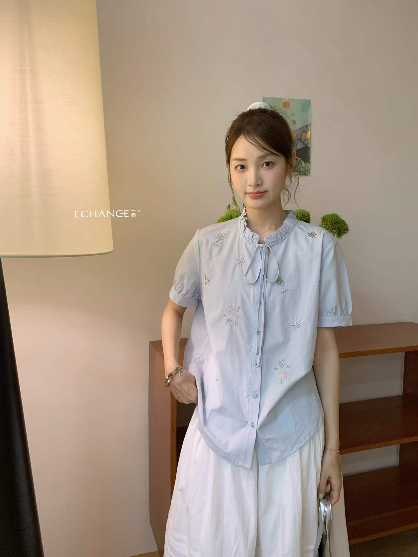 SY法式新款时尚高品质刺绣花木耳边蝴蝶结系带衬衫女甜美通勤上衣