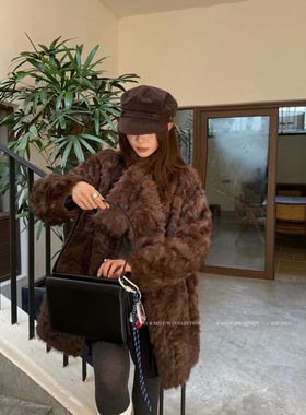 SY韩系新款时尚精致小众V领保暖高品质皮草外套带围脖高级感大衣