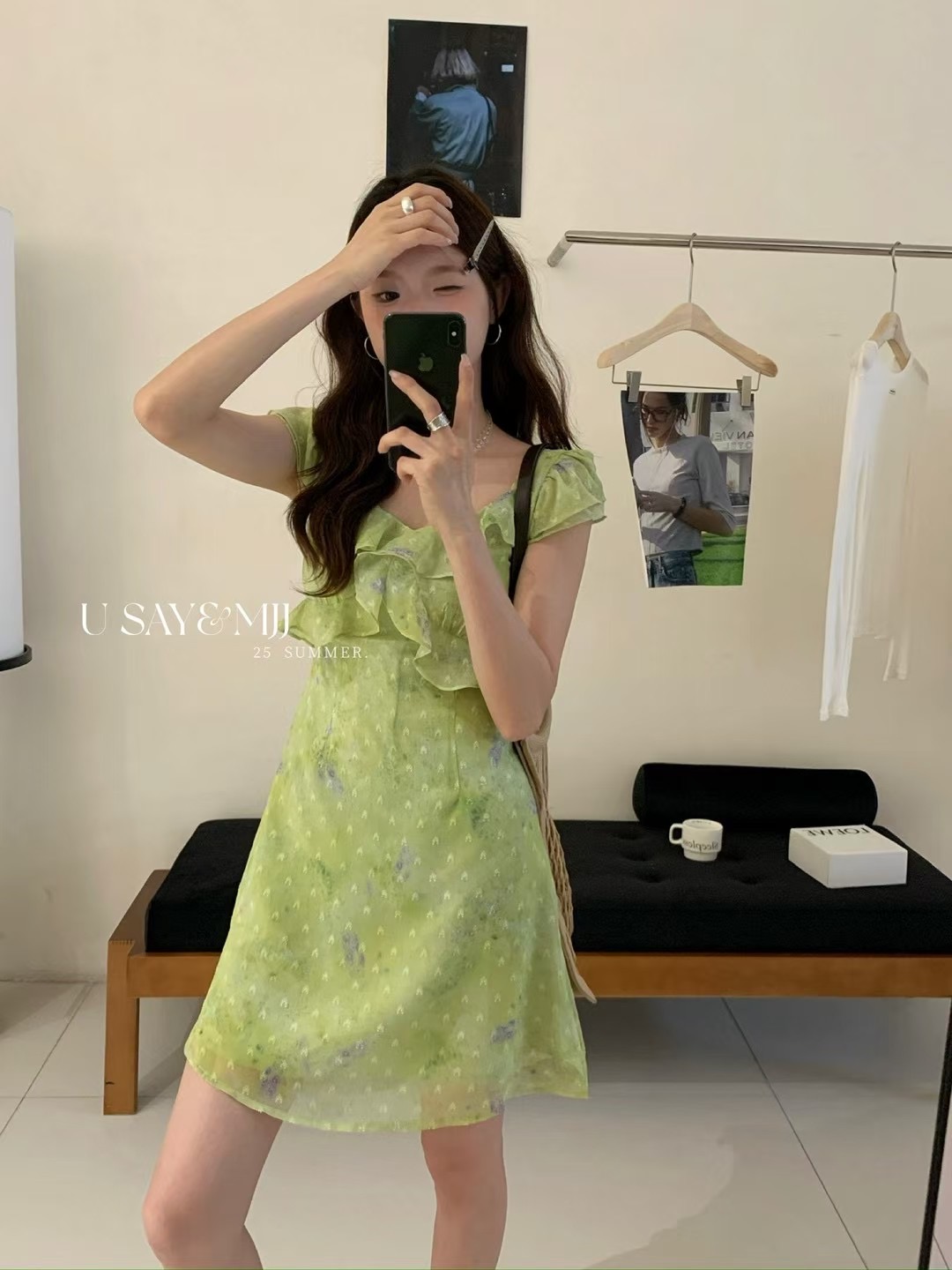 法式新款时尚设计感小众V领荷叶袖度假风小个子连衣裙显瘦气质女
