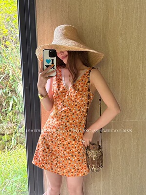 SY韩系新款高品质甜美气质V领碎花背心连衣裙度假叠穿屁帘短裙