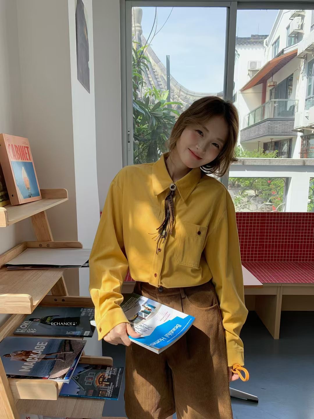 SY法式新款时尚设计感翻领单排扣长袖衬衫灯芯绒带领结宽松显瘦女