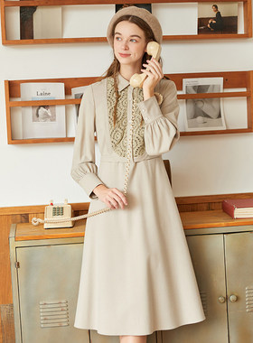 Famecoco折扣店通勤翻领收腰衬衫裙气质镂空刺绣连衣裙F228FA008