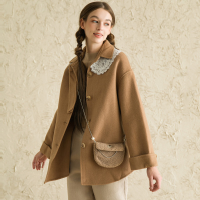 范可儿蕾丝娃娃领短款羊毛大衣