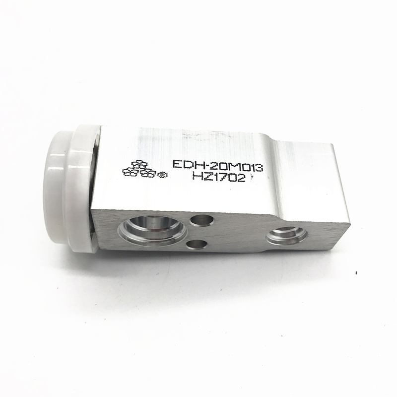 适用别克GL8后膨胀阀陆尊商务车节流阀空调膨胀阀 GL8膨胀阀后面