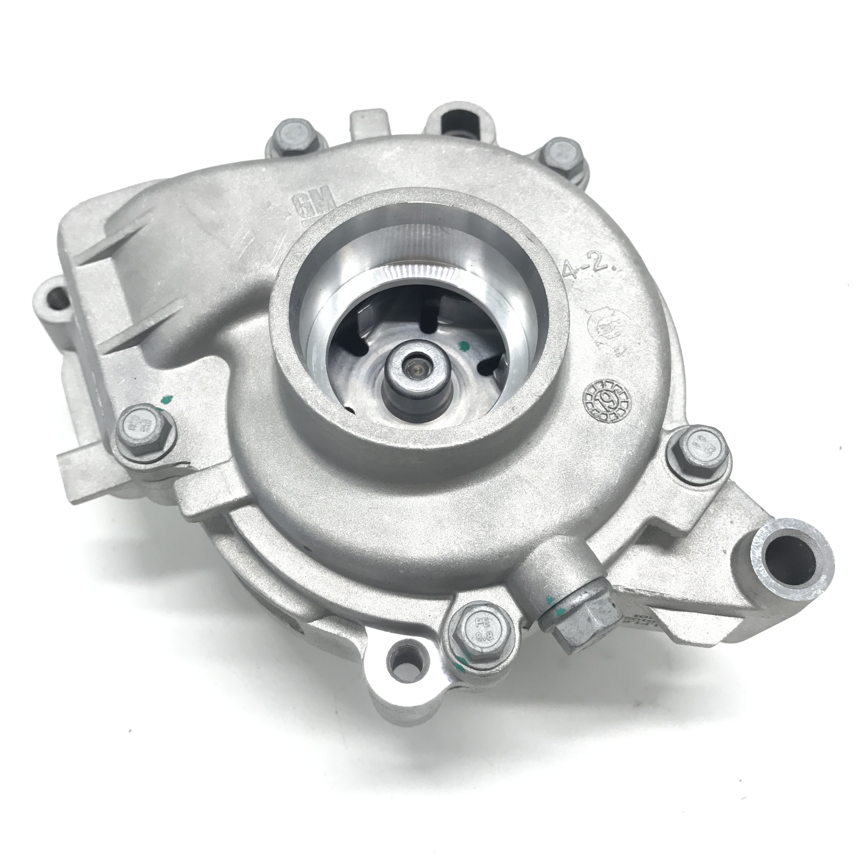 君越gl8陆尊2.4发动机水泵总成