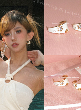 ZZZITA 傲慢与偏见·pixie poker·白色十字架闪钻C圈高级感耳环