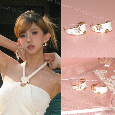 ZZZITA 傲慢与偏见·pixie poker·白色十字架闪钻C圈高级感耳环