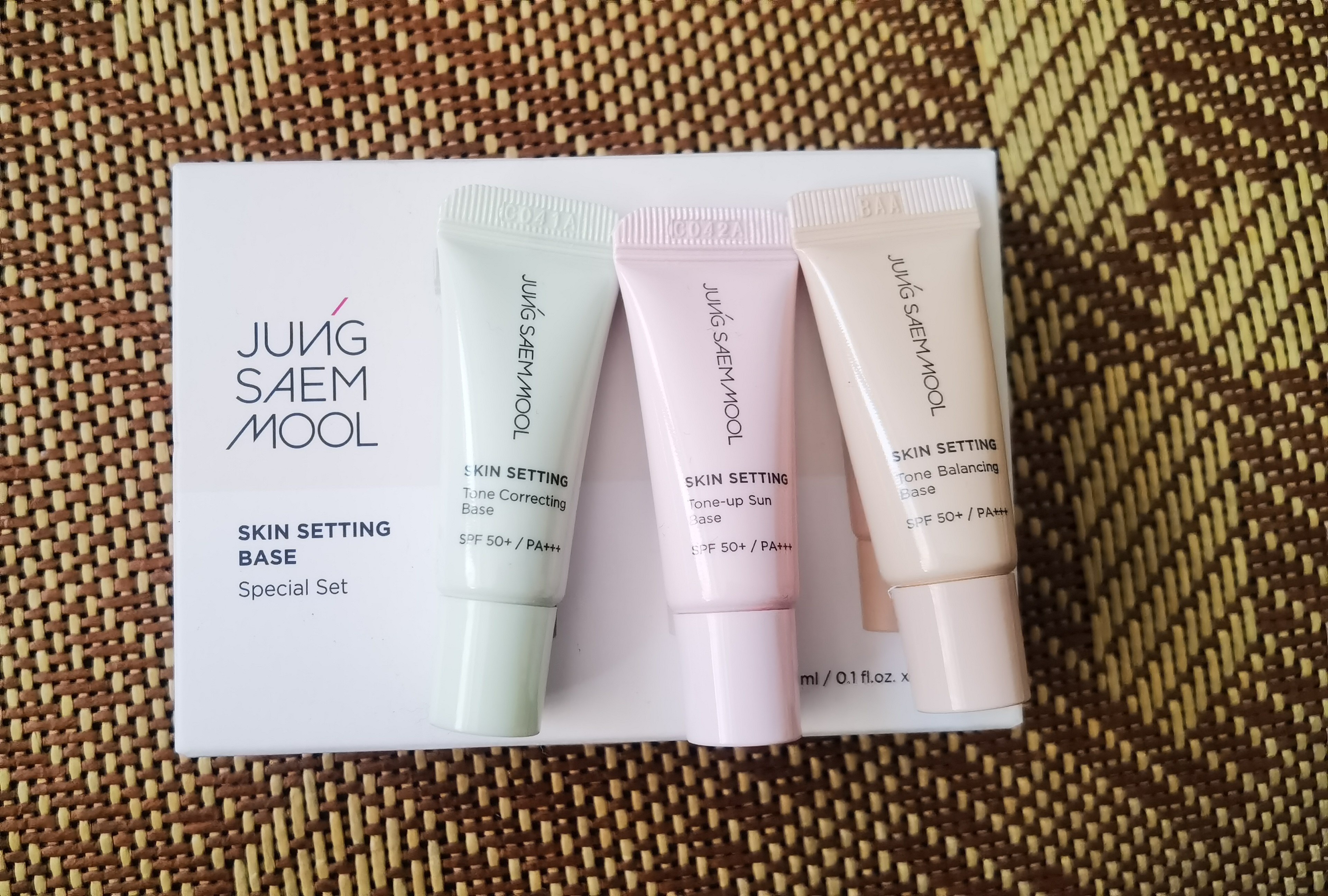 韩国爆火郑瑄茉防晒隔离妆前乳遮瑕水润持久匀色粉底小样