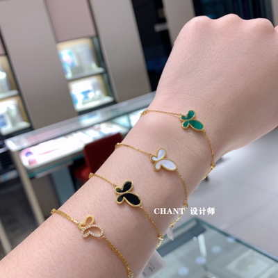 调太幅22K金无敌蝴蝶手链 女黄金钻石绿色红玉髓白贝母纯银四叶草