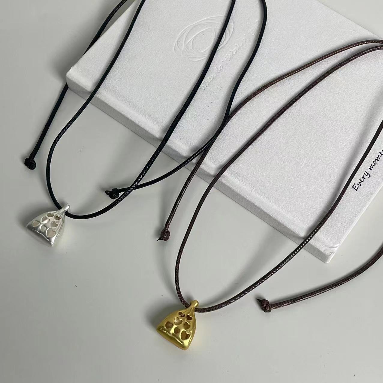 网红气质ins风爱心瓶子吊坠项链女新款潮高级感简约时尚毛衣链