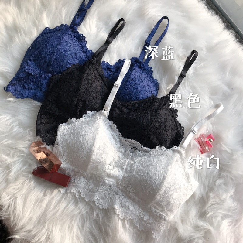 Korean girl's tender lace with bra and suspender vest