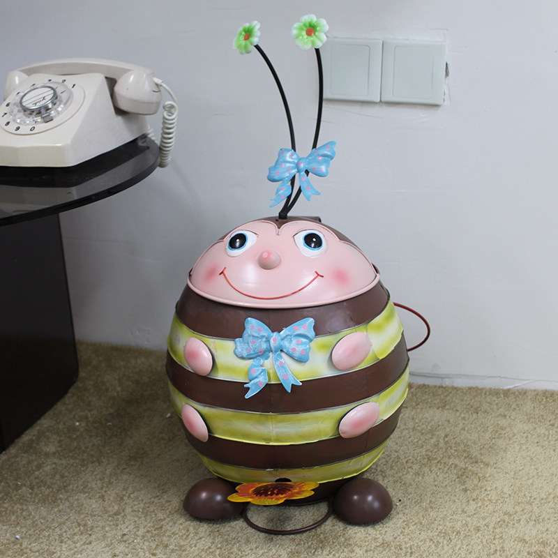 新款别墅户外动物垃圾桶轻奢高颜值内房间卧室家用可爱脚踏式有盖