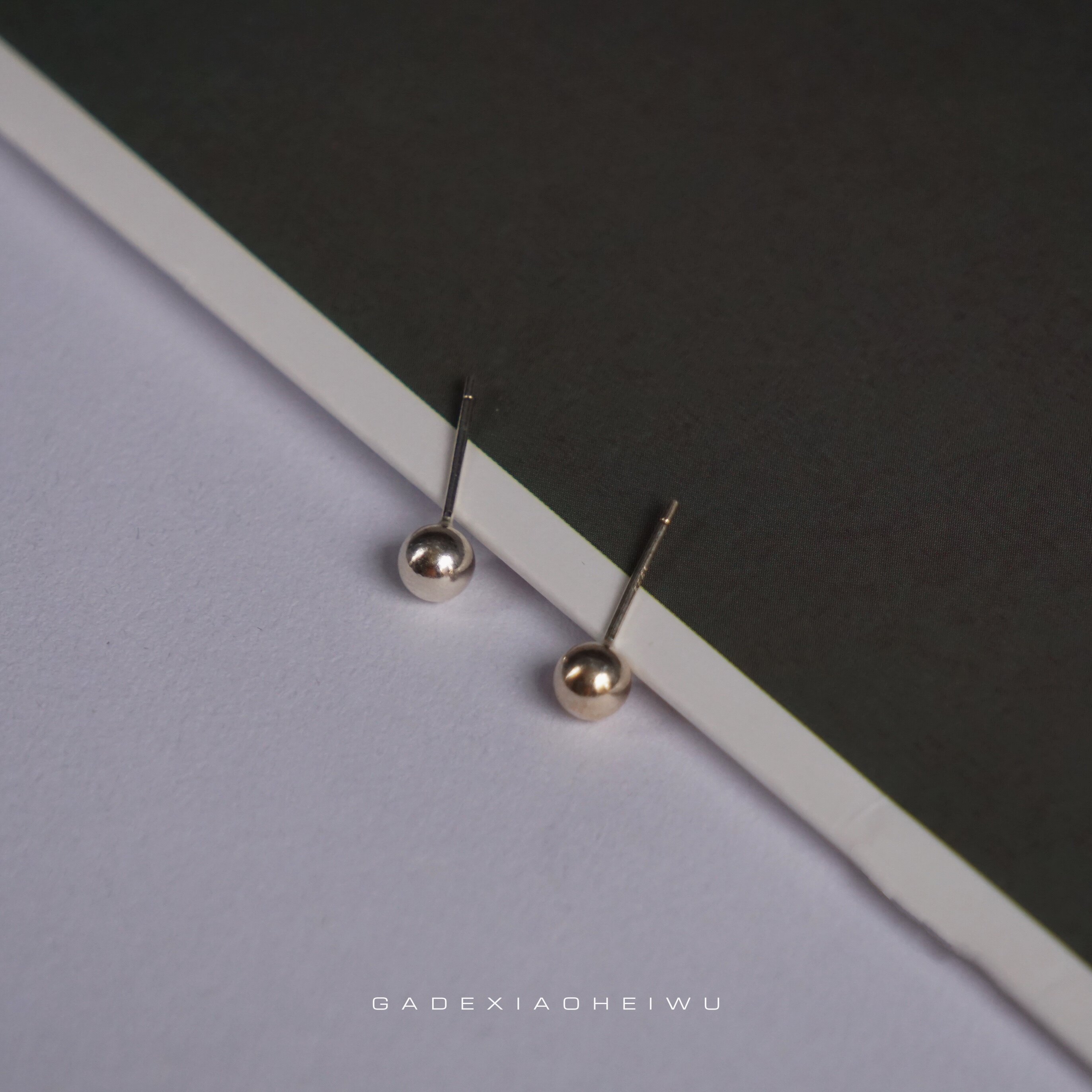 呷的小黑屋纯银耳钉男女999通体纯银简约百搭情侣圆球纯银耳钉