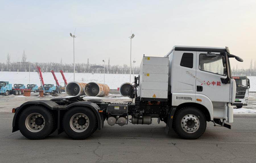 5月11日乌鲁木齐市车牌号为新A27332D三一牌重型半挂牵引车网络拍卖公告