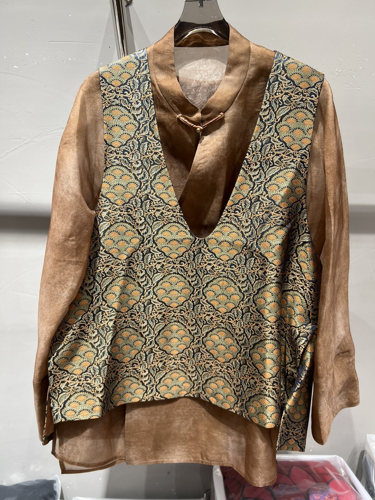 2026秋冬新款时尚圆领盘扣真丝提花外套女宽松显瘦百搭上衣,女装/女士精品,短外套,淘宝优惠券,粉丝福利购,淘宝优惠卷