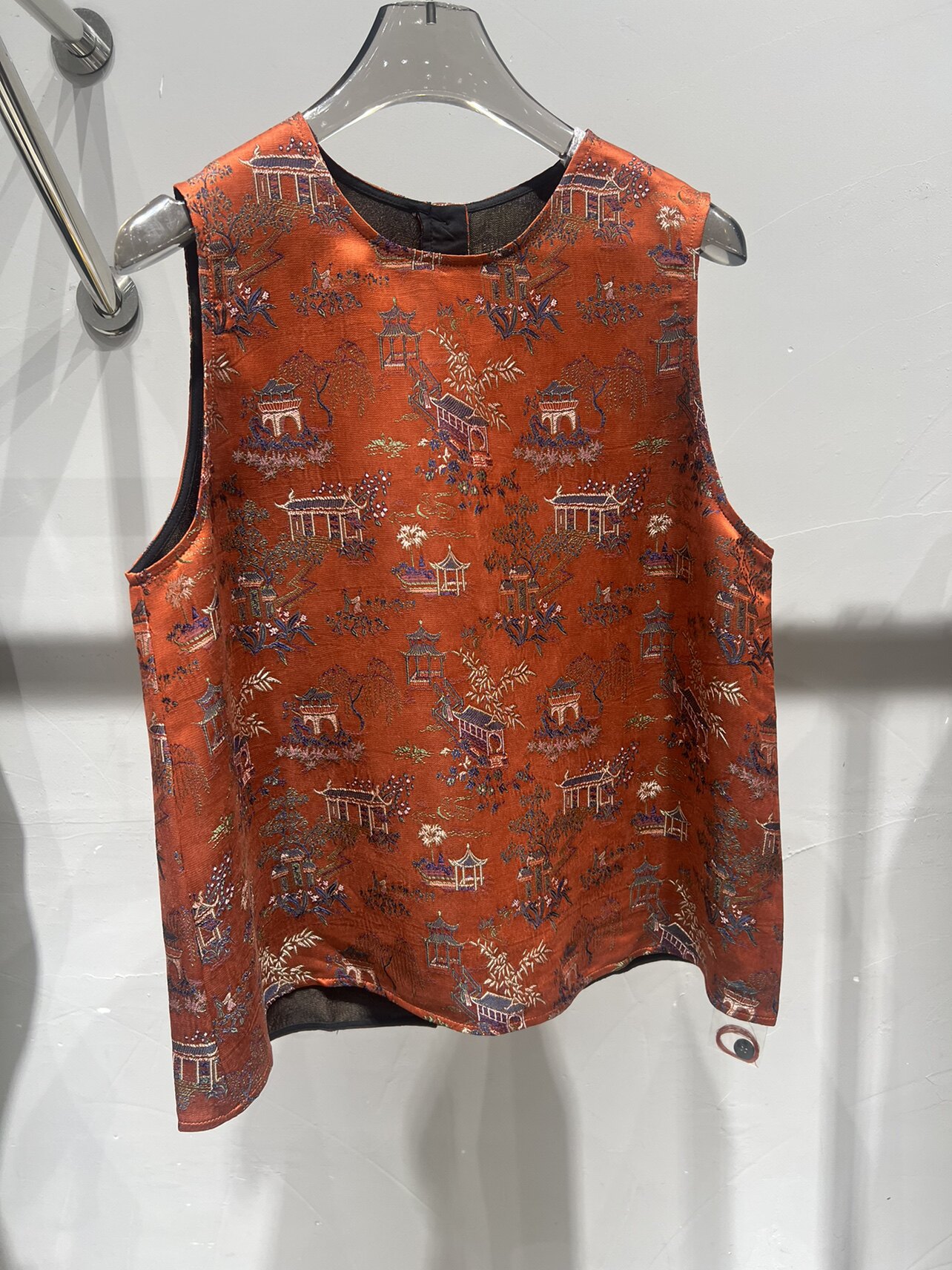 2025年新款新中式国风桑蚕丝宋锦马甲女装亭台楼阁改良禅意马夹