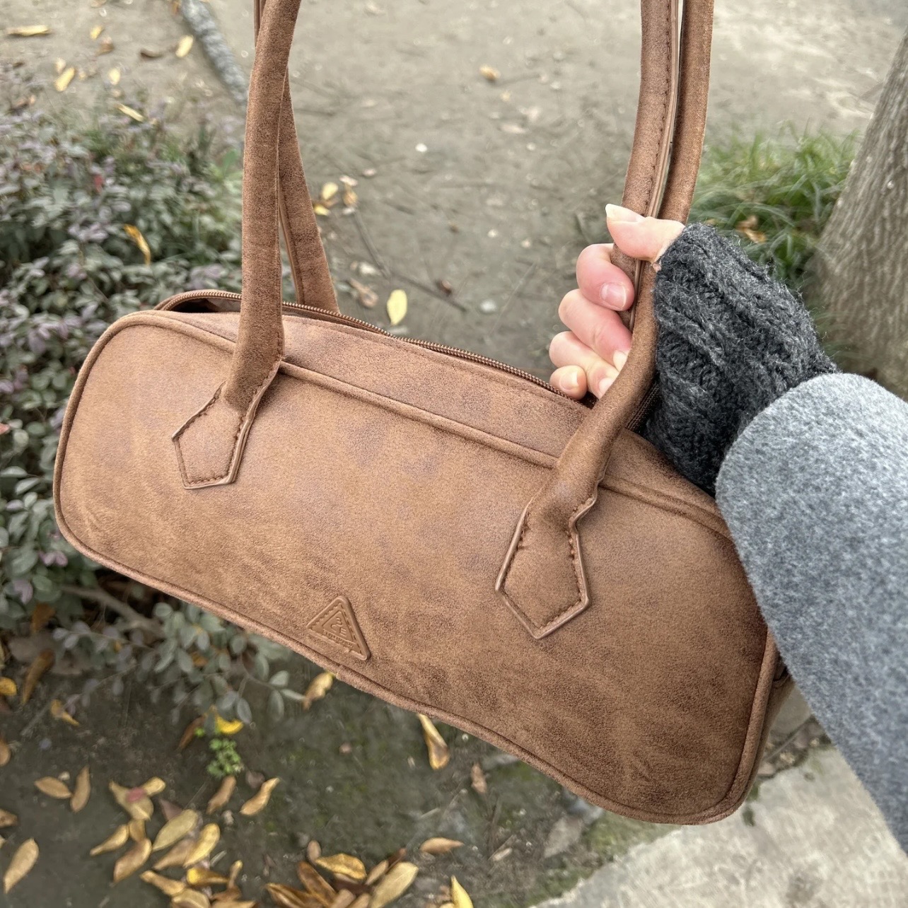 3CE三熹玉棕色单肩法棍包